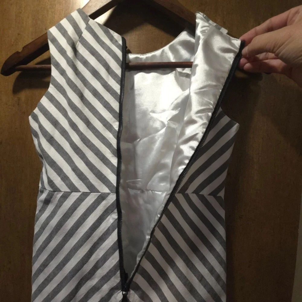 Milly Minis Girls Size 8 Grey White Chevron Stripe Sleeveless Shift Dress